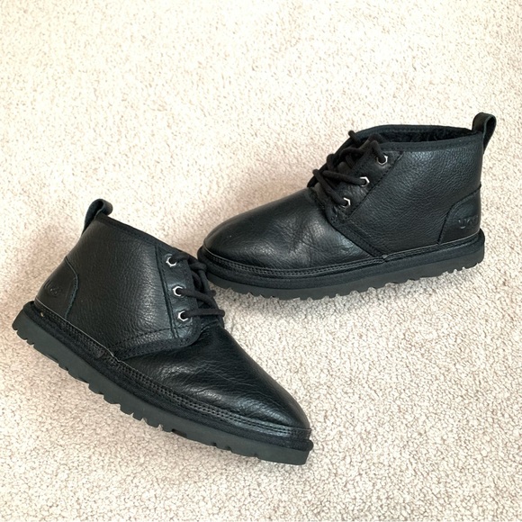 UGG Neumel Black Leather Chukka Boots Mens Size 7 display picture 1